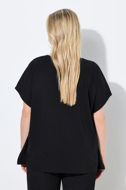 Тениска с монохромен флорален принт и драперия