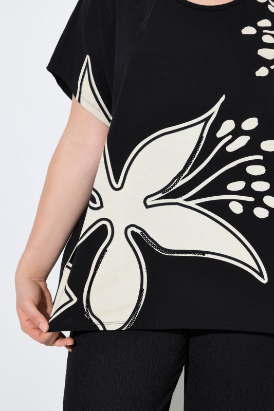 Тениска с монохромен флорален принт и драперия