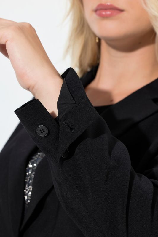 Goblet Collar Rosette Applique Tee