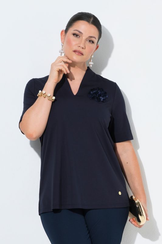 Goblet Collar Rosette Applique Tee