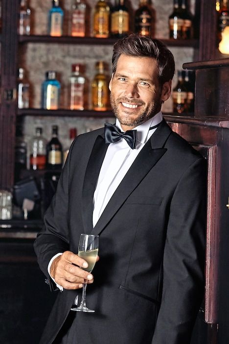 Bow tie, classic pointed shape, elastic band