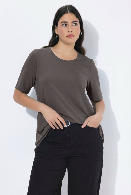 Essential Round Neck Stretch Tee