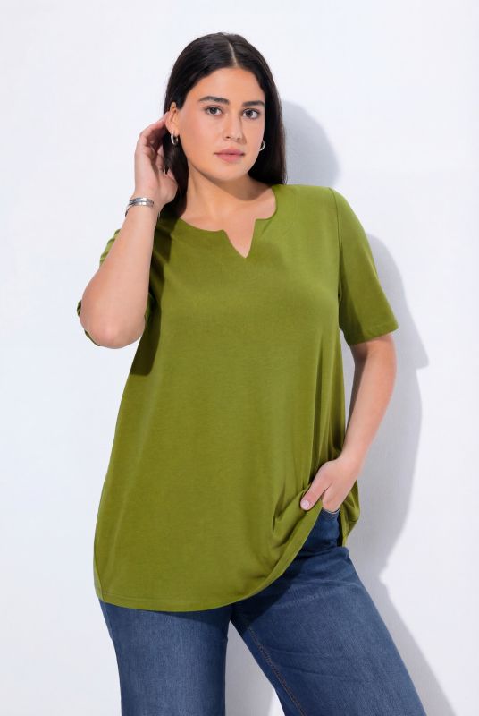 Essential Notch Neck Stretch Tee