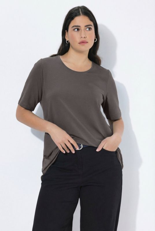 Essential Round Neck Stretch Tee