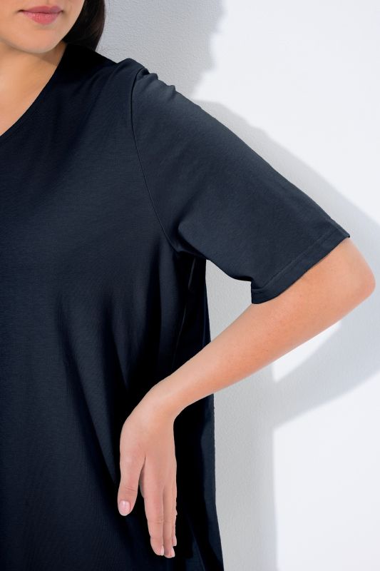 Essential V-Neck Stretch Tee