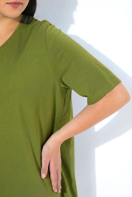 Essential V-Neck Stretch Tee