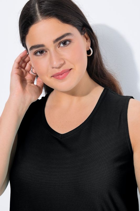 Essential V-Neck Stretch Cotton Tank