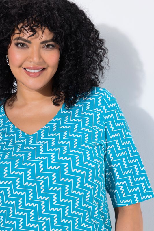 Zigzag Print Short Sleeve V-Neck Tee