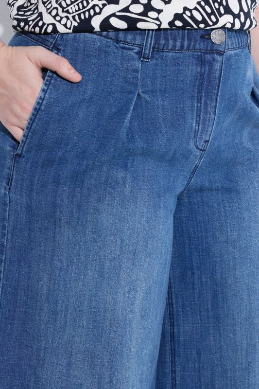 Cropped Stretch Fit Wide Leg Mary Jeans