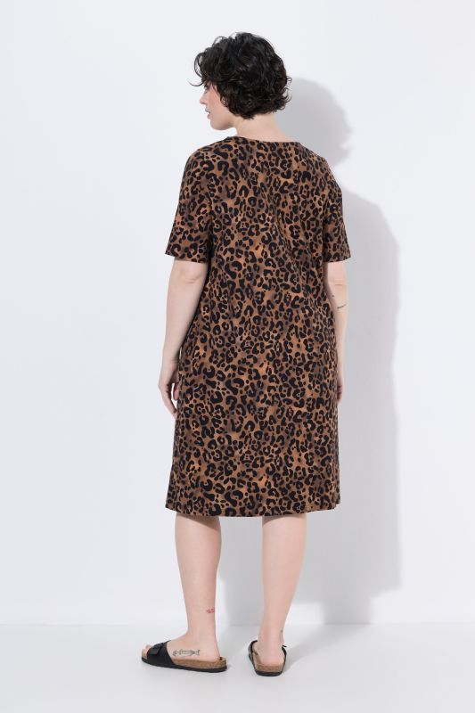 Allover Print Short Sleeve Pocket Dress