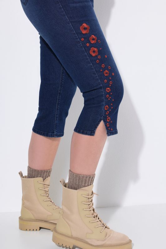 Floral Embroidered Stretch-Fit Denim Capris