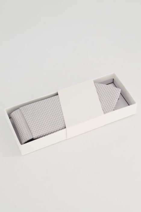 Tie and pocket square set