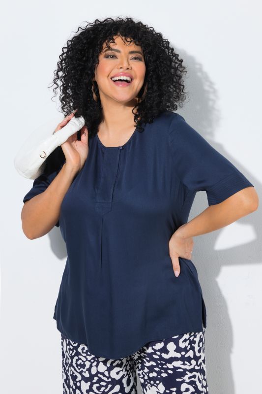 Quilted Placket Round Neck Short Sleeve Blouse