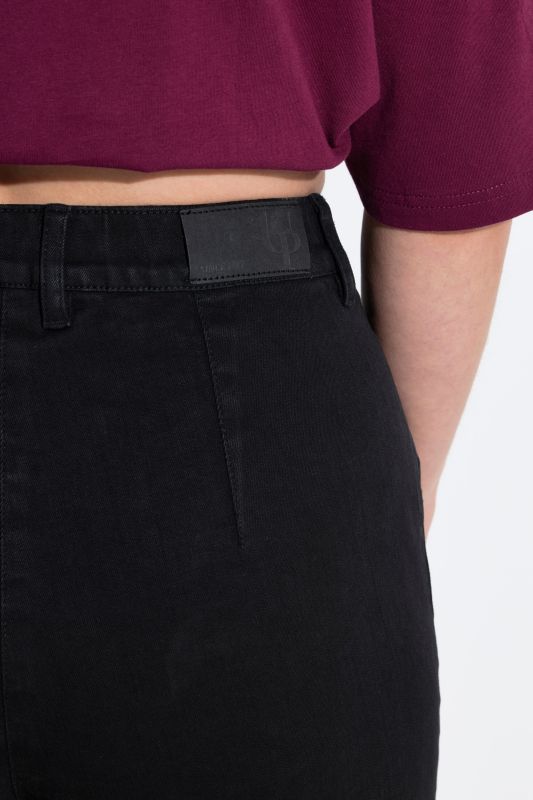 Stretch-Fit Zip Pocket Mony Style Jeans