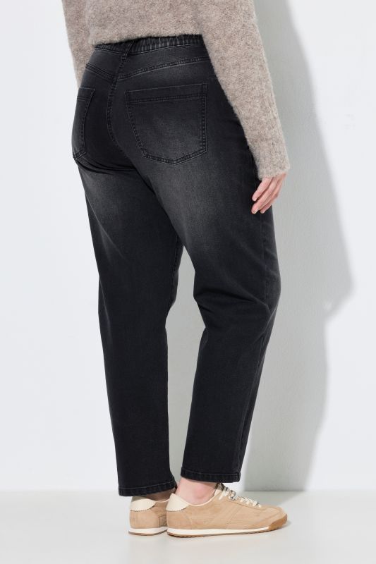 Tapered Leg Stretch Fit Mom Jeans