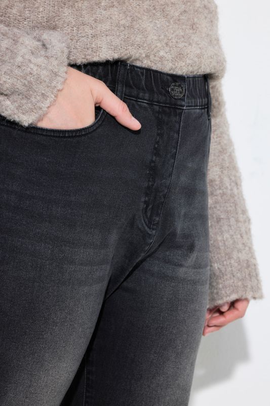 Tapered Leg Stretch Fit Mom Jeans