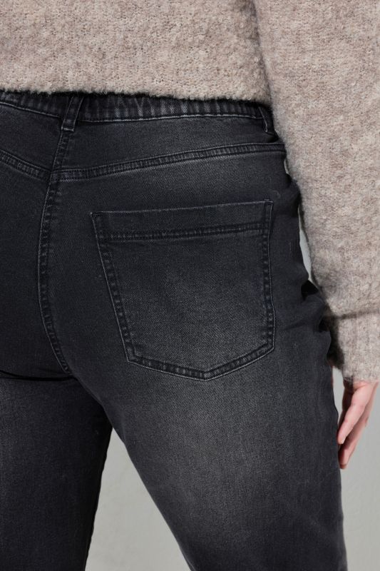 Tapered Leg Stretch Fit Mom Jeans