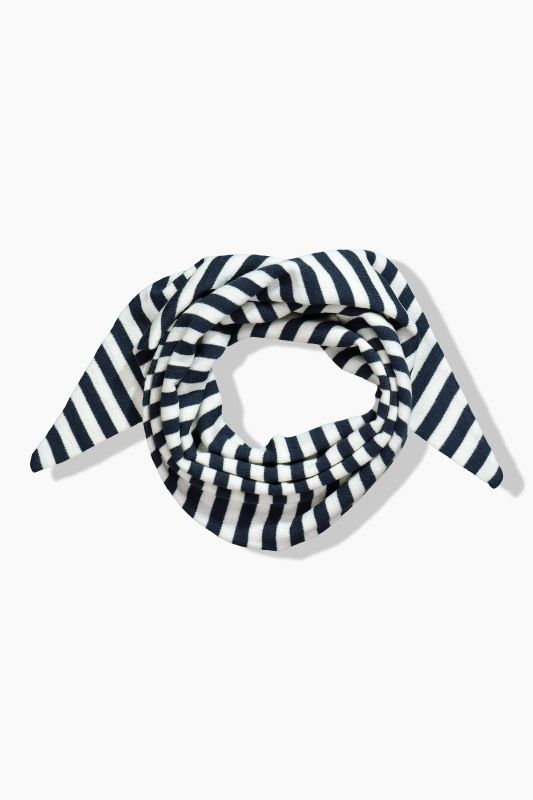 Triangle scarf