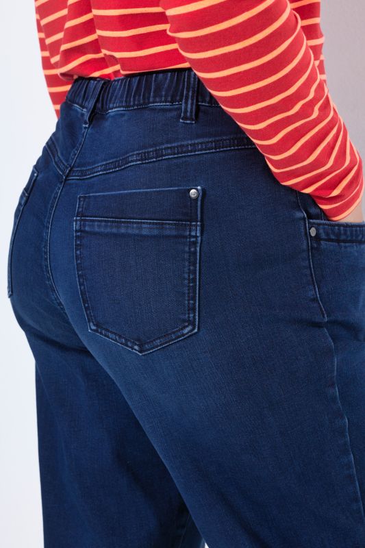 Tapered Leg Stretch Fit Mom Jeans