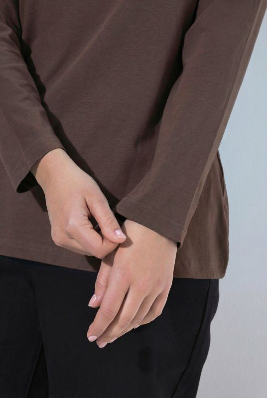 Basic Round Neck Long Sleeve Slim Fit Cotton Tee