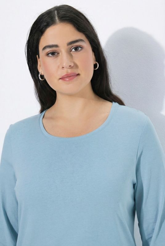 Basic Round Neck Long Sleeve Slim Fit Cotton Tee