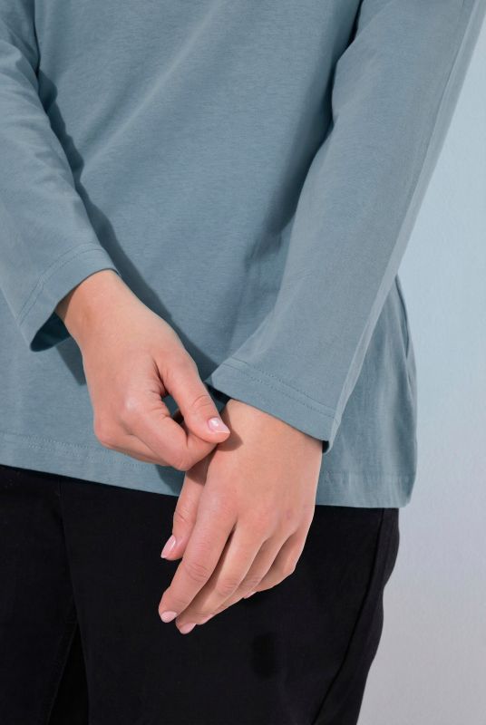 Basic Round Neck Long Sleeve Slim Fit Cotton Tee
