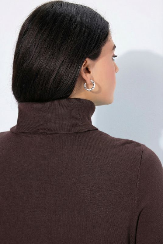 Turtleneck Ribbed Trim Long Sleeve Sweater