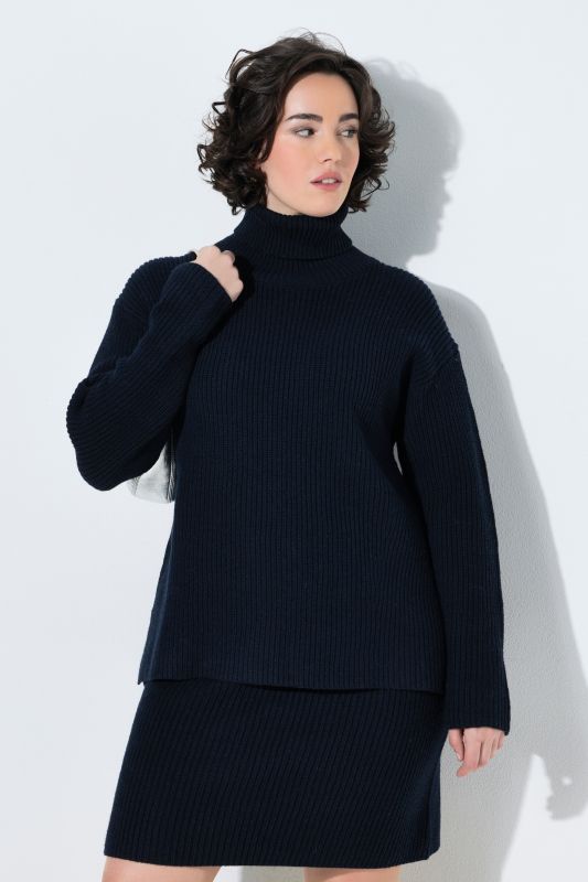 Ribbed Knit Long Sleeve Turtleneck Sweater