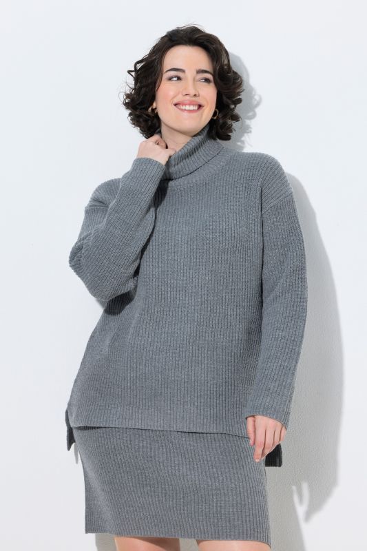 Ribbed Knit Long Sleeve Turtleneck Sweater