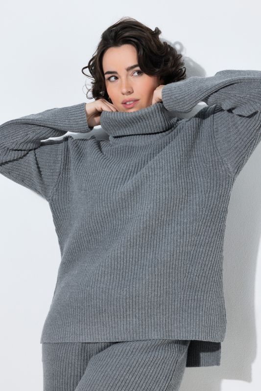 Ribbed Knit Long Sleeve Turtleneck Sweater