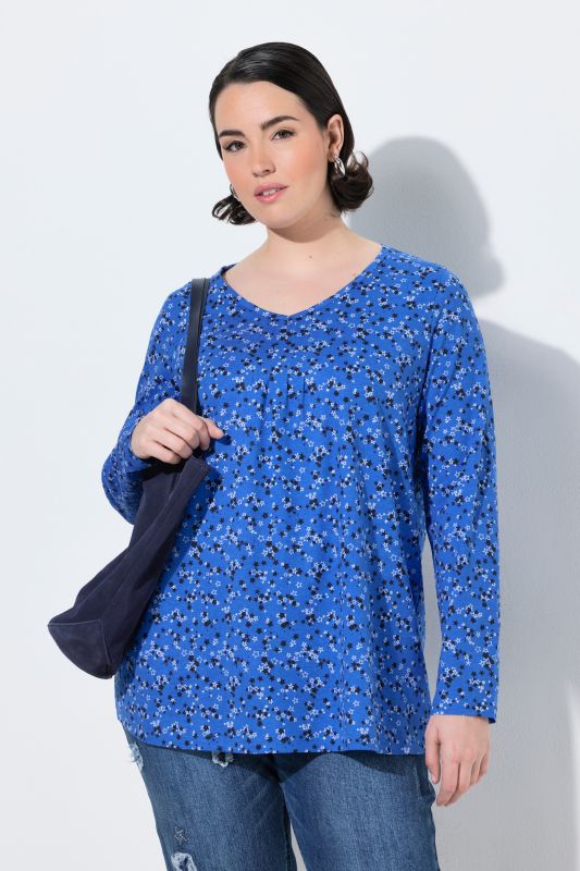 Star Print Pintucked V-Neck Tee