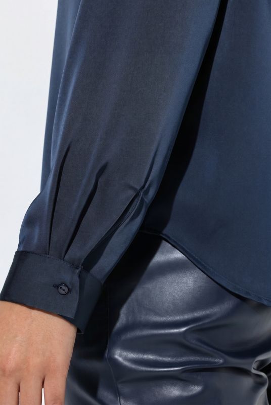 Long-sleeved blouses