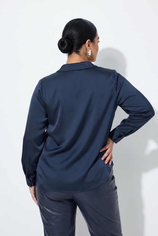 Long-sleeved blouses