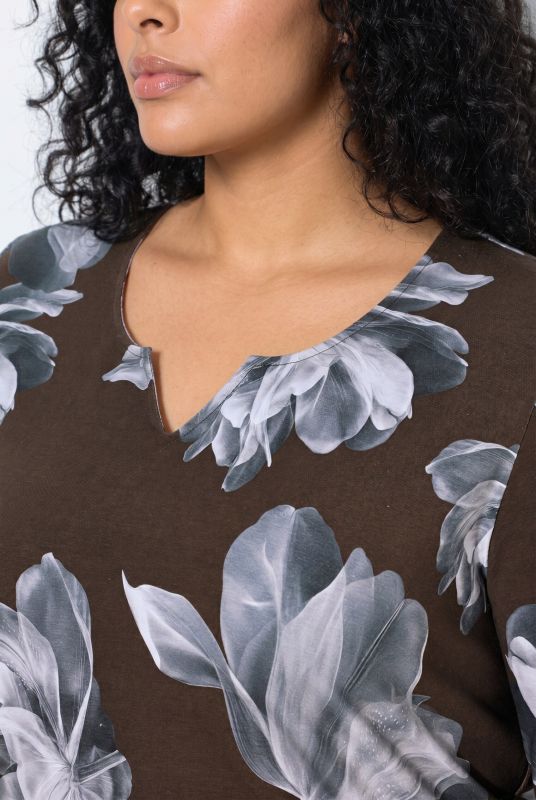 Flower Print 3/4 Sleeve Split Neck Tee