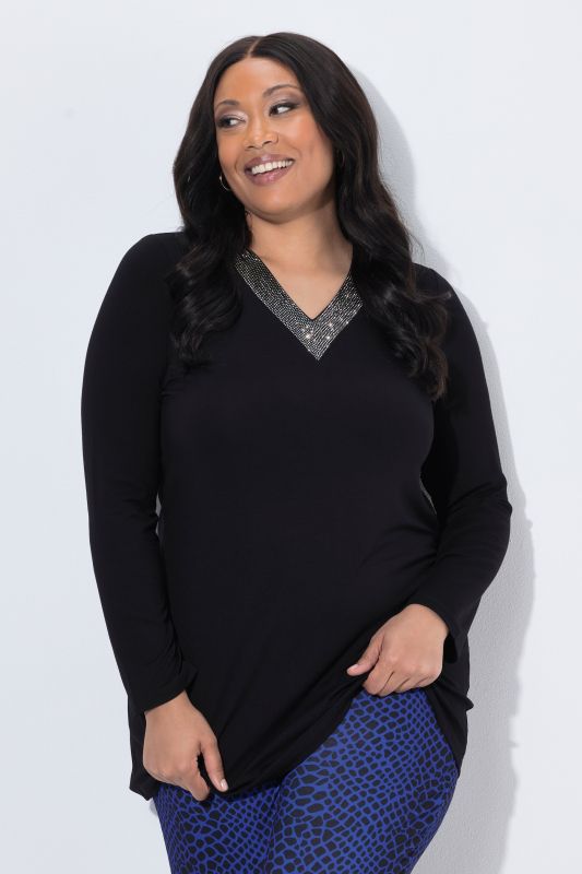 Sequined Neckline Long Sleeve Knit Tunic Tee