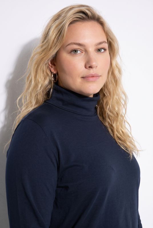 Round Neck Relaxed Fit Long Sleeve Turtleneck