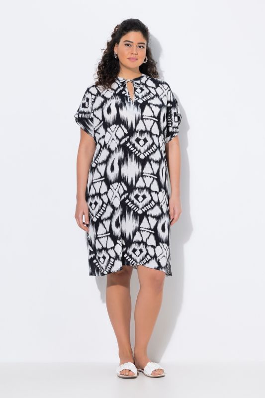 Geometric Print Short Sleeve Split Neck Dress