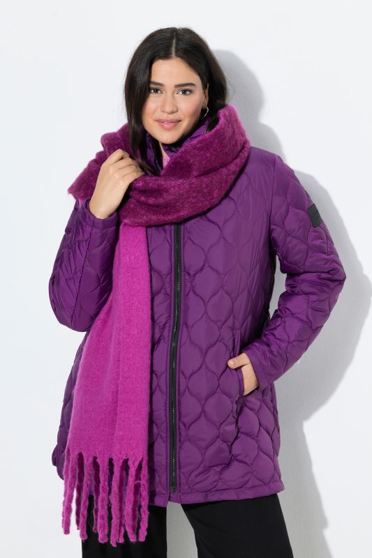 Яке водонепромокаемо с шевови акценти