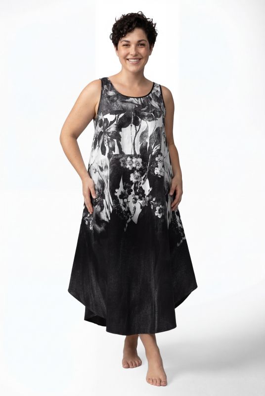 Рокля с монохромен принт