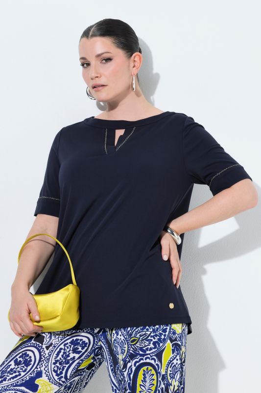 Тениска с мънистени акценти