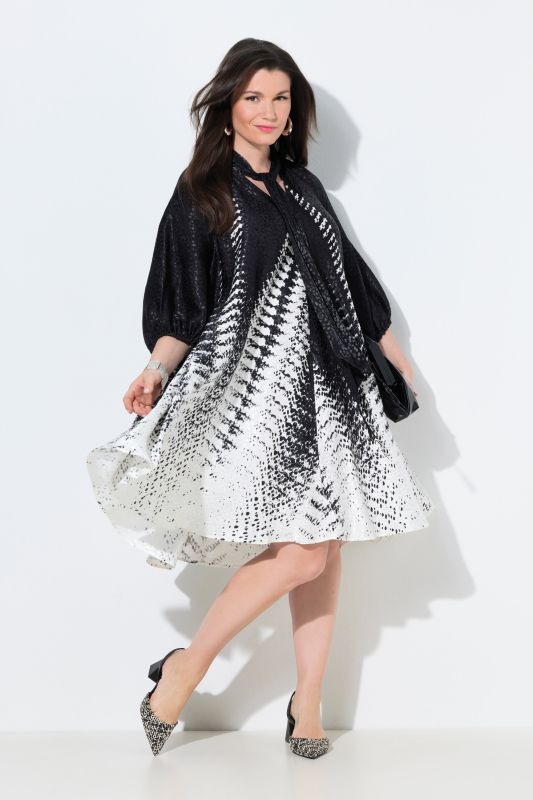 Рокля с абстрактен принт