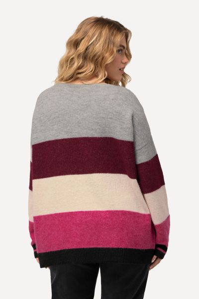 Пуловер с цветни райета