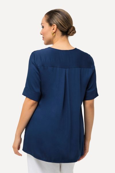 Quilted Placket Round Neck Short Sleeve Blouse
