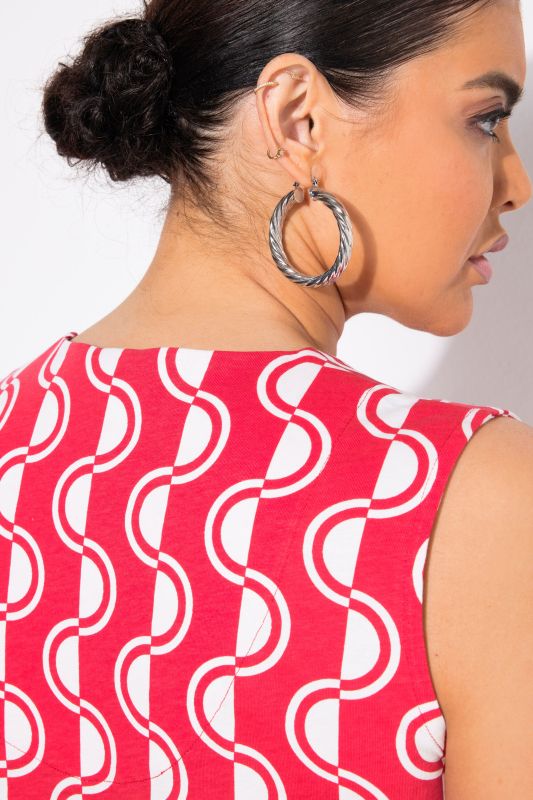 Geometric Wave Print Split Neck Tank