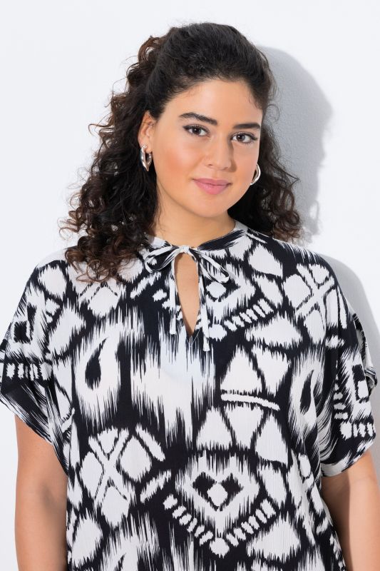 Geometric Print Short Sleeve Split Neck Dress