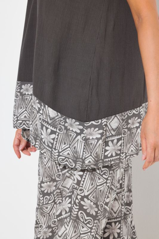 Sleeveless Border Print Blouse