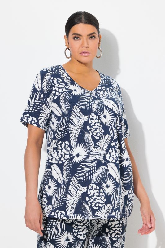 Feather Print Short Sleeve V-Neck Tee