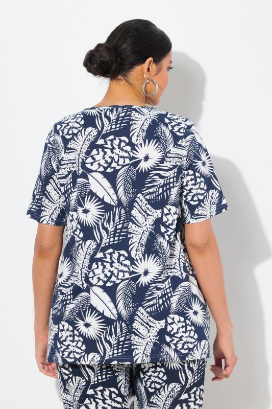 Feather Print Short Sleeve V-Neck Tee