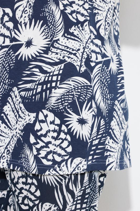 Feather Print Short Sleeve V-Neck Tee