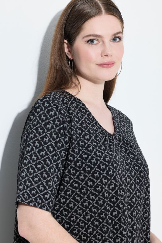 Traditional Print Short Sleeve V-Neck Tee